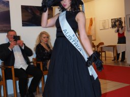 Fashion Show in der Contemplor Galerie Wien am 14. 03. 2024